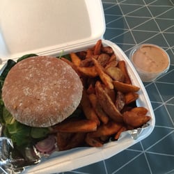 Vestegnens Pizzaria & Restautant - Husets burger med kartoffelbåde og chilimayo