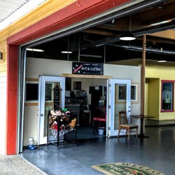 Leanna's Art & Coffee - From the sidewalk