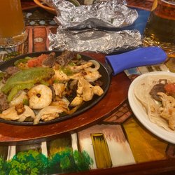 El Azteca - Fajitas Cazueladas and beer!