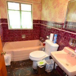Holloway's Custom Tile - Old bathroom