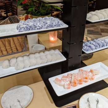 Kai Market - Varieties of Mochi - Breakfast & Brunch Near Me - Honolulu, Hawaii