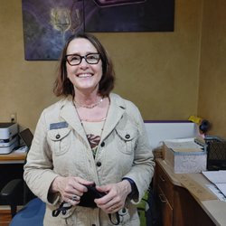 Cold Country Vines & Wines - Kay the owner!