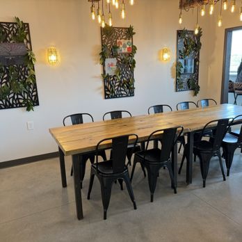 Pinup Coffee Cafe - Large table seating area - Coffee & Tea Near Me - Virginia Beach, Virginia