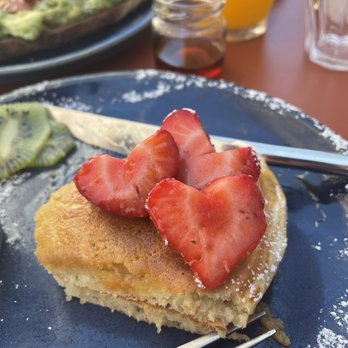 JOZI Brunch Panthéon - Heart shaped strawberries - Coffee & Tea Near Me - Paris, 75 JOZI Brunch Panthéon - Heart shaped strawberries - Coffee & Tea Near Me - Paris, 75