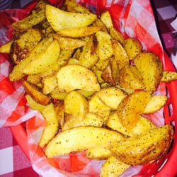 St. Louis Burgers - Batatas em meia lua, com pimenta de limão. Deliciosas!