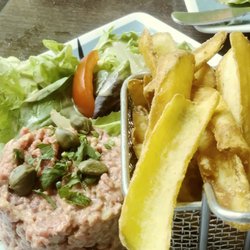 Café Parisien - Tartare and the best frites