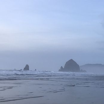 The Wayside Inn - Hotels Near Me - Cannon Beach, Oregon