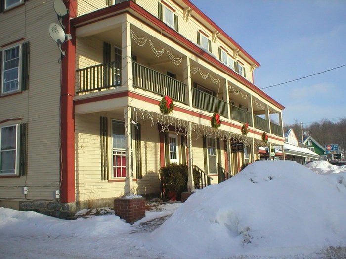 COACH HOUSE AT MONTGOMERY CENTER Updated April 2024 46 Main St