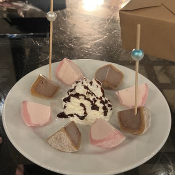 Züm Sushi - Strawberry and chocolate mochi - Japanese Near Me - Pacific Grove, California