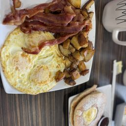 Bacon breast fast was good The pancakes had no real flavor and I did not personally did not like the texture of them . Bacon breast fast was good The pancakes had no real flavor and I did not personally did not like the texture of them .