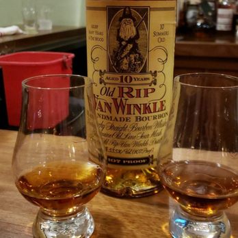 Mac & Walt's - ORVW 2oz pour split - Bars Near Me - Norton, Massachusetts
