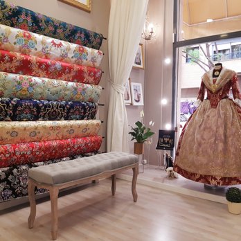 Serrano i Navalón - Vista interior del escaparate - Fabric Stores Near Me - València, V