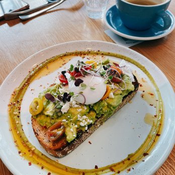Bluestone Lane Tysons Boro Café - Avocado Smash - Coffee & Tea Near Me - Mclean, Virginia