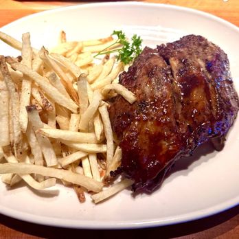 Rutherford Grill - Knife and fork ribs, French fries - American Near Me - Rutherford, California