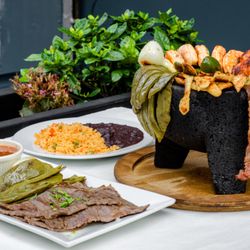Molcajete mixto.