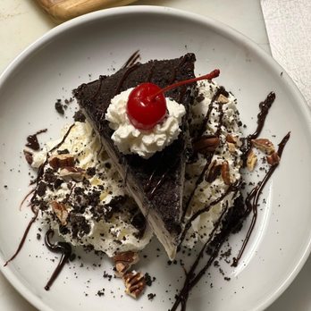 Onyx Bistro - Mile-High Mud Pie - Wine Bars Near Me - Camarillo, California