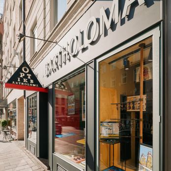 Optik Bartholomä - Ladenansicht von Außen - Optik Bartholomä im Herzen der Maxvorstadt und Univiertel von München zu finden - Eyewear & Opticians Near Me - Munich, BY Optik Bartholomä - Ladenansicht von Außen - Optik Bartholomä im Herzen der Maxvorstadt und Univiertel von München zu finden - Eyewear & Opticians Near Me - Munich, BY