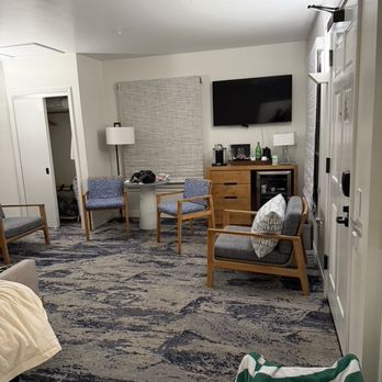 Carmel Beach Hotel - Spacious room but dingy carpet - Hotels Near Me - Carmel, California