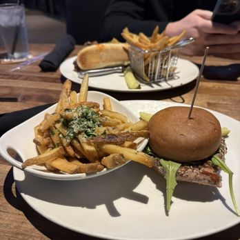 Yard House - New American Near Me - Oxnard, California