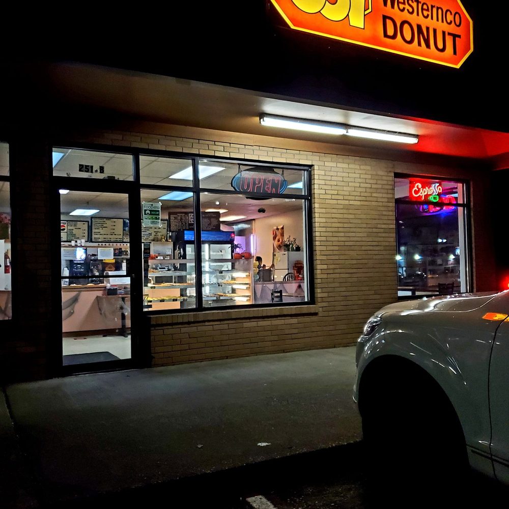 Craving donuts this morning. I wanted to go to my regular donut stop but they're closed and ended up coming here. Craving donuts this morning. I wanted to go to my regular donut stop but they're closed and ended up coming here.
