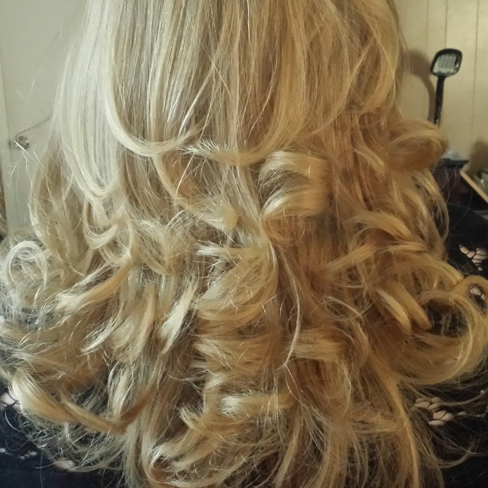 Caroline's Salon - Hair Salons Near Me - Lafayette, California