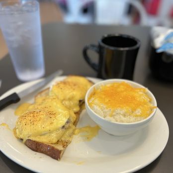Eggs Up Grill - Coastal Crab Cakes Benedict-Yummy - Breakfast & Brunch Near Me - Germantown, Tennessee Eggs Up Grill - Coastal Crab Cakes Benedict-Yummy - Breakfast & Brunch Near Me - Germantown, Tennessee