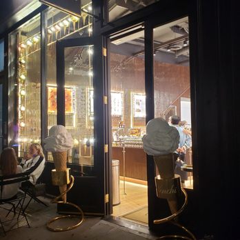 Venchi - Outside - Chocolatiers & Shops Near Me - New York, New York
