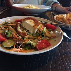 Friday’s - Goat cheese salad / 4 cheese pasta fries