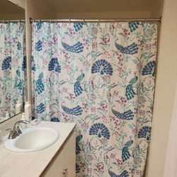 Pillows in Paradise - Shower area