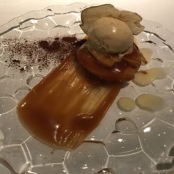 Echaurren - TOSTA TEMPLADA CON QUESO DE CAMEROS manzana reineta y helado de miel