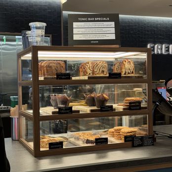 Erewhon - Grocery Near Me - Glendale, California