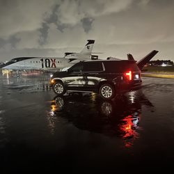 2K Limo - Pickup available at Private and Commercial Airports.