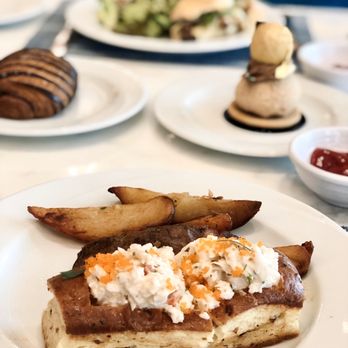 Halekulani Bakery - Bakeries Near Me - Honolulu, Hawaii