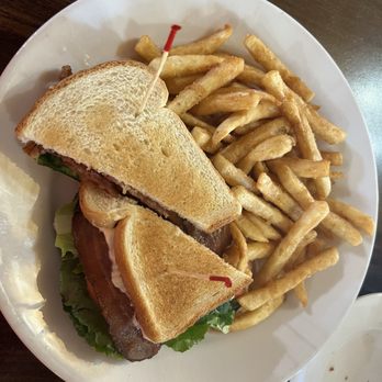 The Diamond Bar at Devils Tower - BLT with fries - Bars Near Me - Devils Tower, Wyoming The Diamond Bar at Devils Tower - BLT with fries - Bars Near Me - Devils Tower, Wyoming