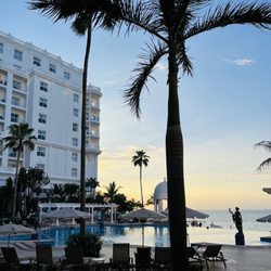 DeDe's Travel - Cancun RIU Palace Las Americas