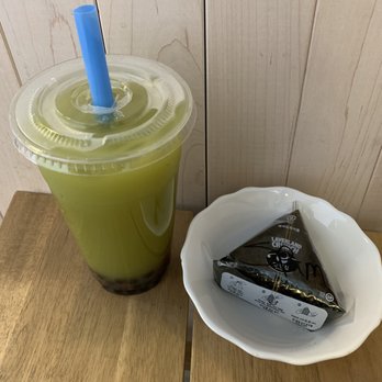 PokeMIX - Shamrock gold tea and California rice ball - Hawaiian Near Me - Pasadena, California