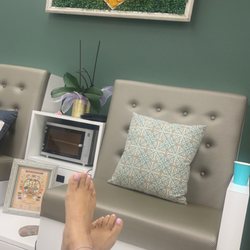 Brazilian Glamours Salon - Beat pedicures ever !!