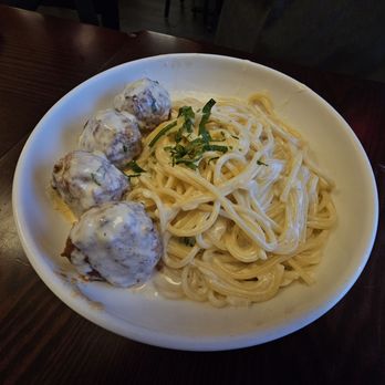 Fuzi Pasta Co - Spaghetti with Alfredo sauce and meatballs - Pasta Shops Near Me - Fresh Meadows, New York