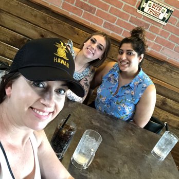 Black Rock Pizza - Captain Cook - Pizza with the girls! - Pizza Near Me - Captain Cook, Hawaii