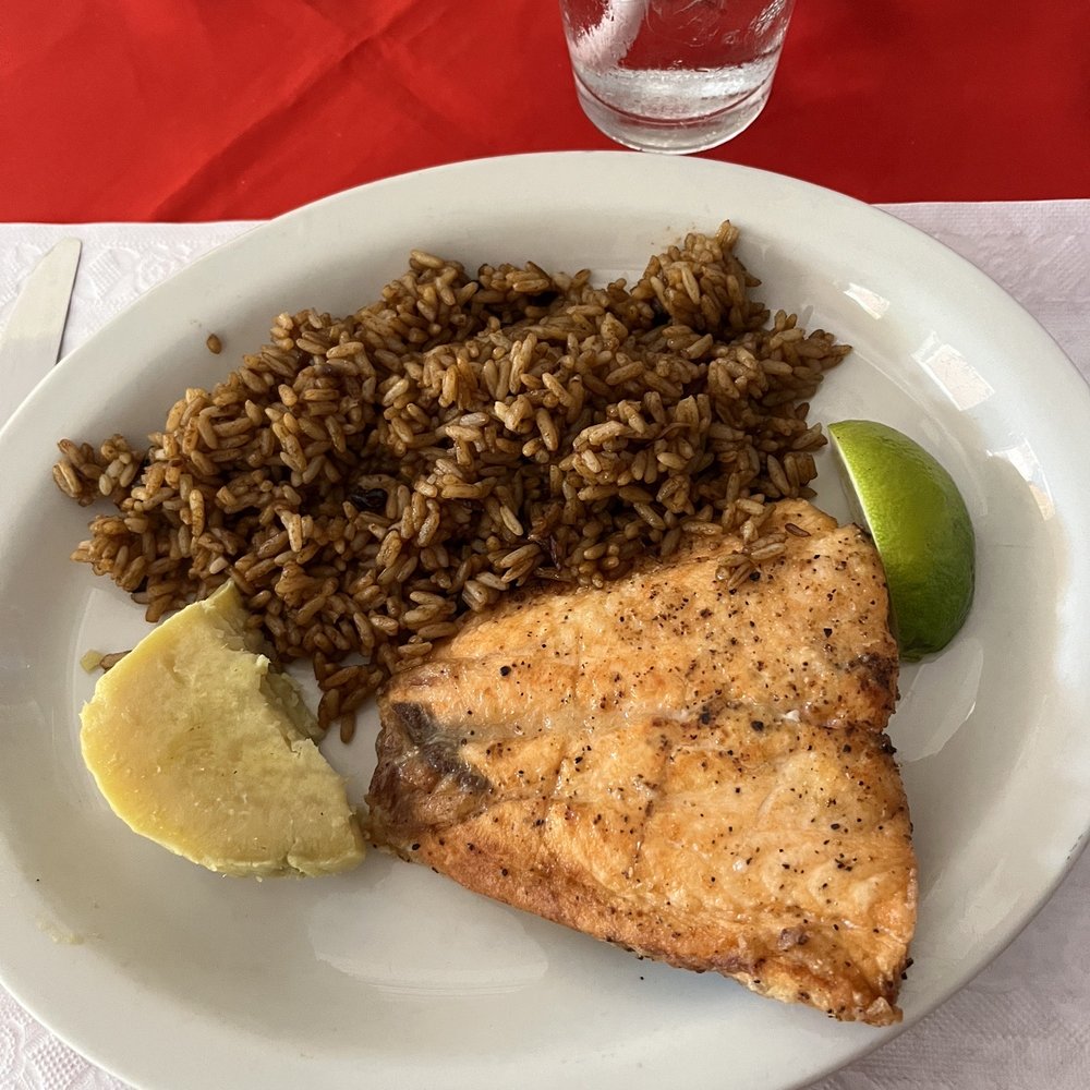Salmon (fried) with seasoned rice Salmon (fried) with seasoned rice