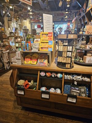 Cracker Barrel Old Country Store by null