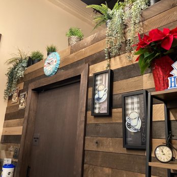Crumbly Cafe & Bakery - Cute decor 12/01/21 - Bakeries Near Me - New York, New York Crumbly Cafe & Bakery - Cute decor 12/01/21 - Bakeries Near Me - New York, New York