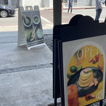 Motto Tea Cafe - Desserts Near Me - Pasadena, California