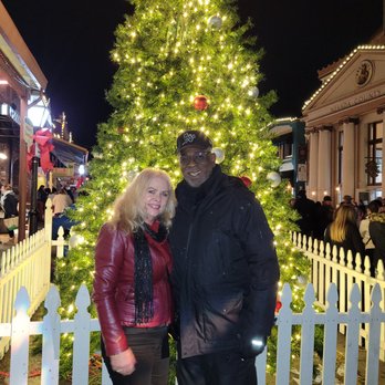 LUCCHESI Vineyards & Winery - a couple standing in front of a christmas tree - Wineries Near Me - Grass Valley, California LUCCHESI Vineyards & Winery - a couple standing in front of a christmas tree - Wineries Near Me - Grass Valley, California