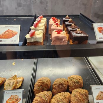 Hazukido - a variety of pastries on display - Bakeries Near Me - Montreal, Quebec