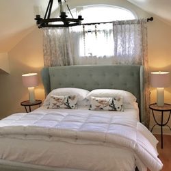 Azalea Inn Bed & Breakfast - White Crow Suite