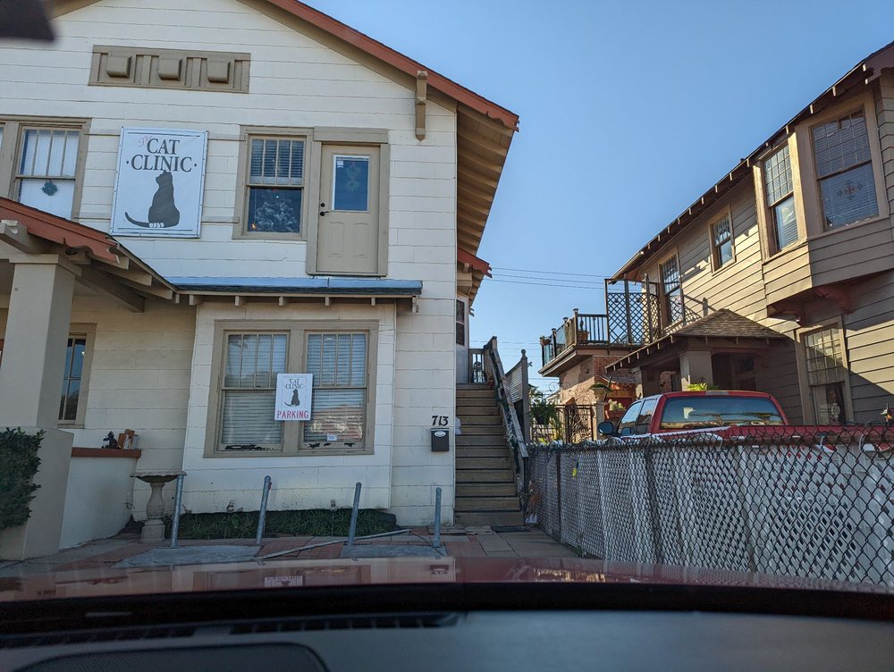 THE ANIMAL CLINIC Updated July 2024 35 Photos & 56 Reviews 701