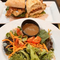 2800 Kitchen & Lounge