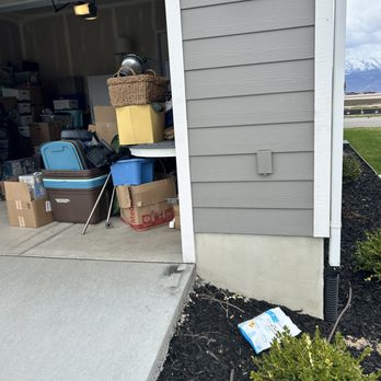 US Post Office - Delivery in the bushes near the garage. The front porch is on the other side of the house. - Post Offices Near Me - Heber City, Utah