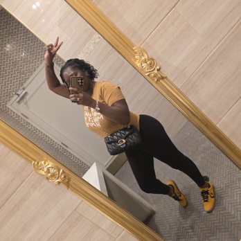 Evviva - Bathroom selfie - Breakfast & Brunch Near Me - North York, Ontario Evviva - Bathroom selfie - Breakfast & Brunch Near Me - North York, Ontario